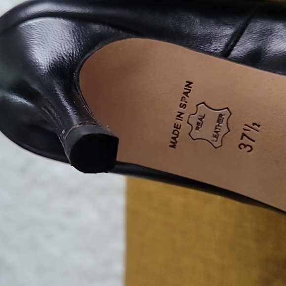 L.K.Bennett pumps, 37.5 I'm European size, size 7 in US. - Picture 5 of 6